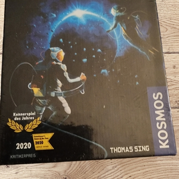 The Crew - The Quest For Planet Nine Card Game - 2020 NIB - Picture 1 of 4